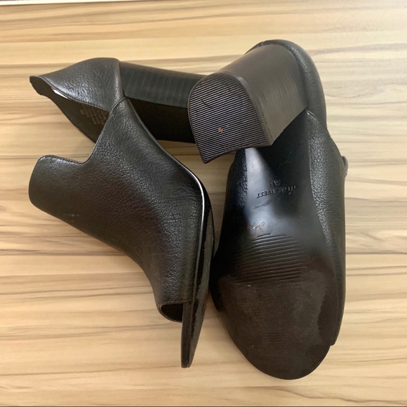 Nine West black leather cut out peep toe heels - Picture 4 of 4